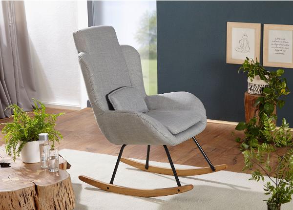 Kiiktool Rocky, hall