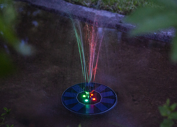 Päikesepaneeliga purskkaev RGB LED valgustiga Fountain