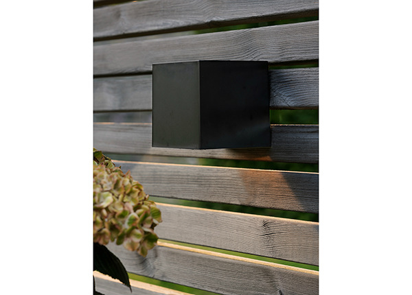 Päikesepaneeliga seinavalgusti Cube