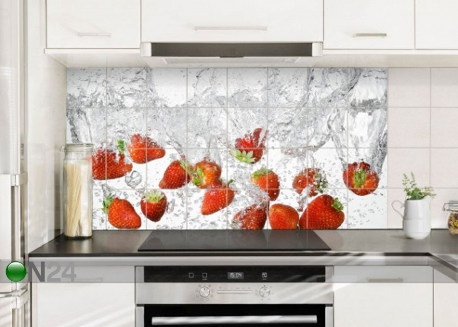 Kleebised seinaplaatidele Fresh strawberries in water 60x120 cm suurendatud