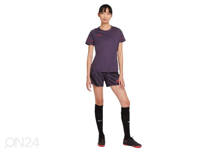 Женская спортивная футболка Nike Dri-FIT Academy увеличить