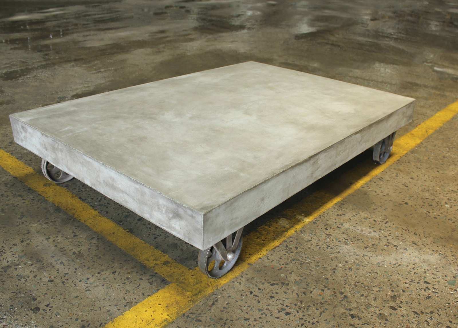 Журнальный стол на колёсах Cement 130x90 cm увеличить