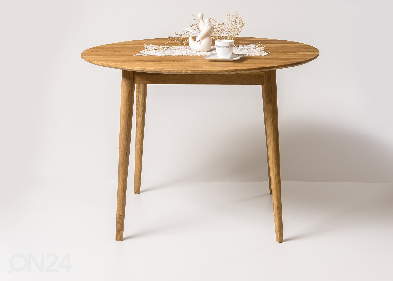 Обеденный стол из массива дуба Vienna Ø110 cm увеличить
