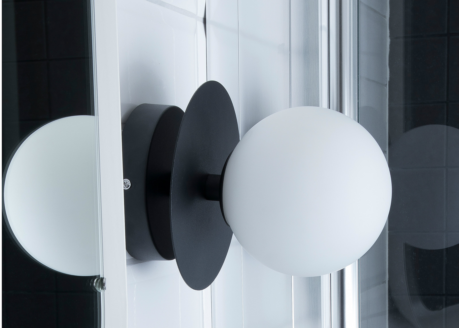 Kylpyhuoneen katto- ja seinävalaisin Art Deco