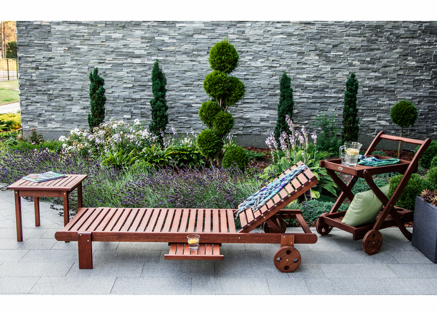 Säädettävä aurinkotuoli + tarjotin Malay