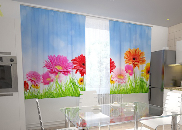 Läpinäkyvä verho BRIGHT GERBERAS IN THE KITCHEN 200x210 cm